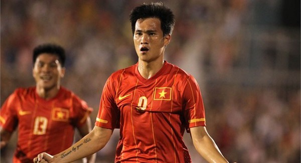 Công Vinh lọt top 8 cầu thủ đáng chú ý nhất AFF Suzuki Cup 2012 2