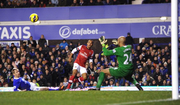 Everton - Arsenal: Ph&aacute;o thủ chủ quan 1