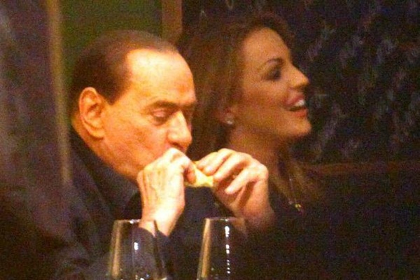 Ngắm cô bạn gái kém 49 tuổi của ông trùm Berlusconi 5