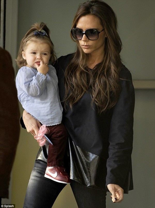 Ngắm Harper Seven - thi&ecirc;n thần &ldquo;phụng phịu&rdquo; của nh&agrave; Beckham 14