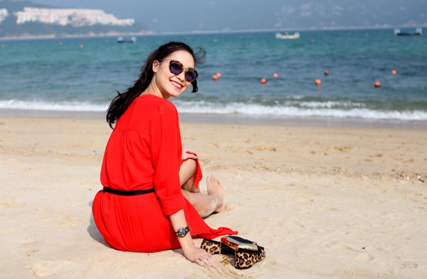 Tăng Thanh H&agrave;, Th&ugrave;y Dung "đụng" k&iacute;nh hiệu với sao Hollywood   4