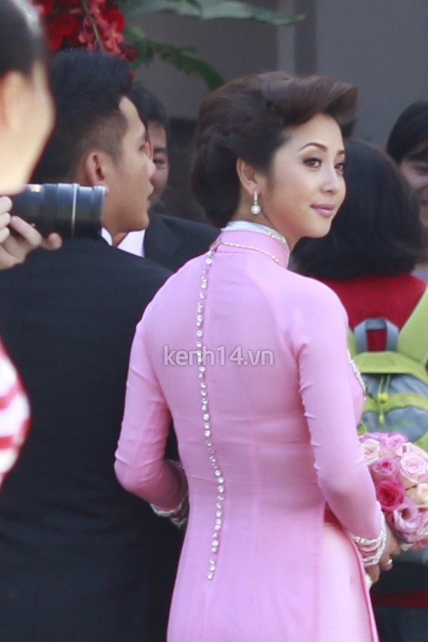 &Aacute;o d&agrave;i/ v&aacute;y cưới của Jennifer Phạm bị ch&ecirc; 1