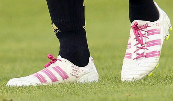 Những đôi giày “thửa” độc và ý nghĩa của sao bóng đá 5