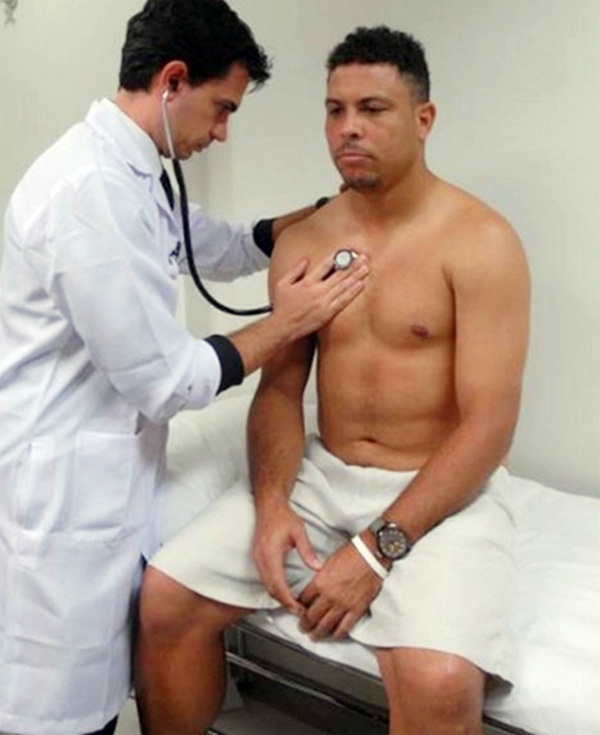 Giảm c&acirc;n th&agrave;nh c&ocirc;ng, Ronaldo khoe ảnh "chuẩn men" 1