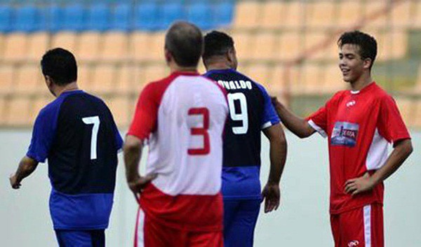 Giảm c&acirc;n th&agrave;nh c&ocirc;ng, Ronaldo khoe ảnh "chuẩn men" 13