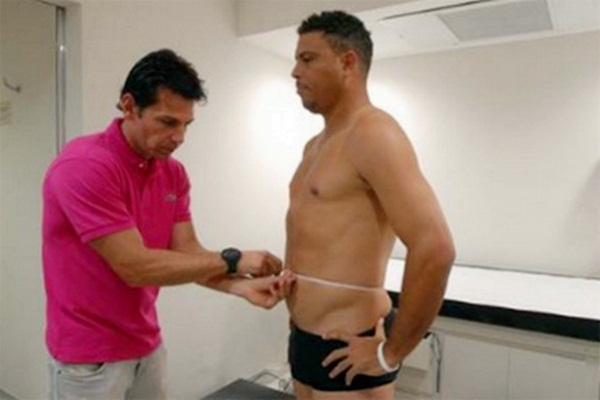 Giảm c&acirc;n th&agrave;nh c&ocirc;ng, Ronaldo khoe ảnh "chuẩn men" 2
