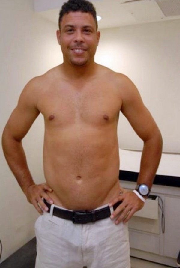 Giảm c&acirc;n th&agrave;nh c&ocirc;ng, Ronaldo khoe ảnh "chuẩn men" 3