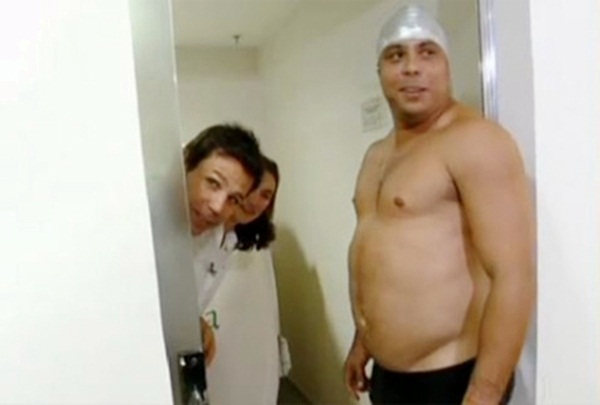 Giảm c&acirc;n th&agrave;nh c&ocirc;ng, Ronaldo khoe ảnh "chuẩn men" 5