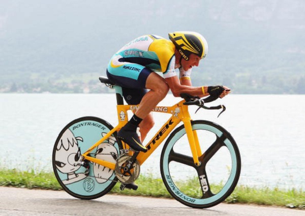 Lance Armstrong mất cả núi tiền vì scandal doping 2