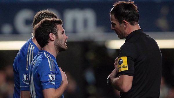 Trọng t&agrave;i Clattenburg gọi Mikel l&agrave; "con khỉ" 3