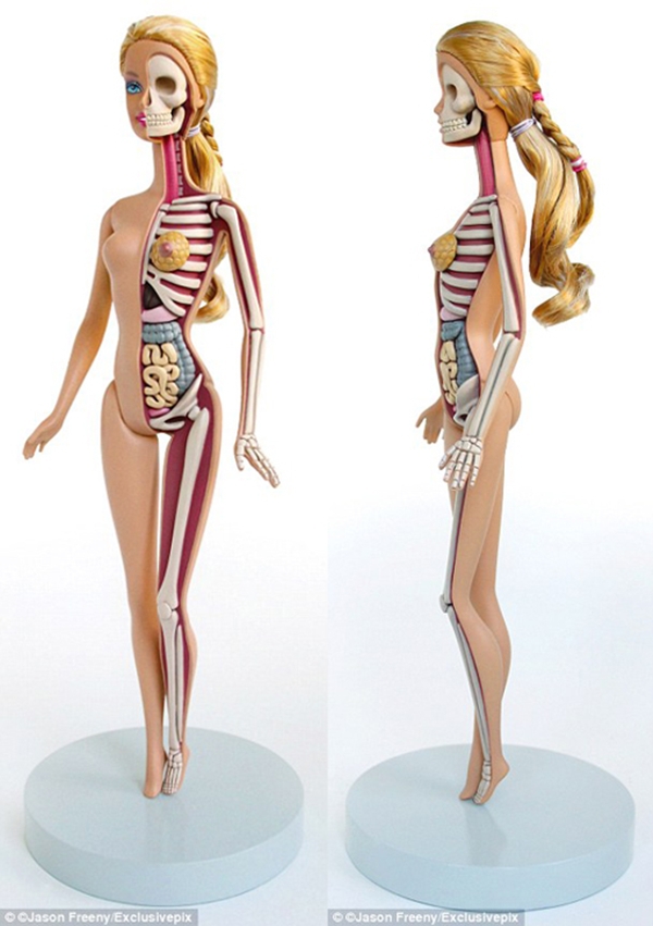 Nghệ sĩ "giải phẫu" búp bê Barbie 3