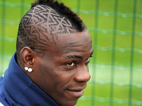 Balotelli lại trình làng kiểu đầu siêu dị 1