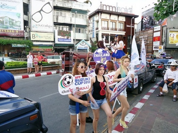 Dàn mỹ nữ Thái Lan “thổi lửa” cho AFF Suzuki Cup 1