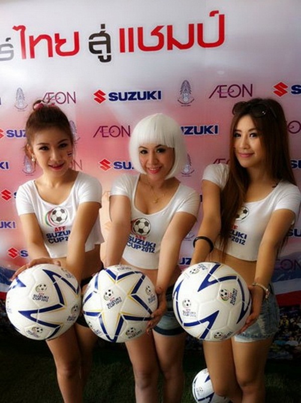 Dàn mỹ nữ Thái Lan “thổi lửa” cho AFF Suzuki Cup 3