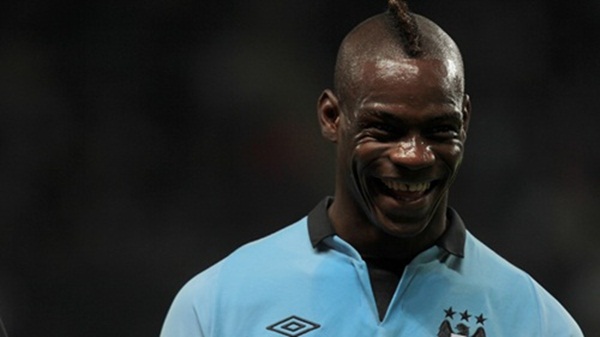 Balotelli đang rất... yêu Man City 1