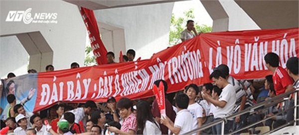 Năm 2012: Thế giới chào thua trọng tài Việt Nam 5