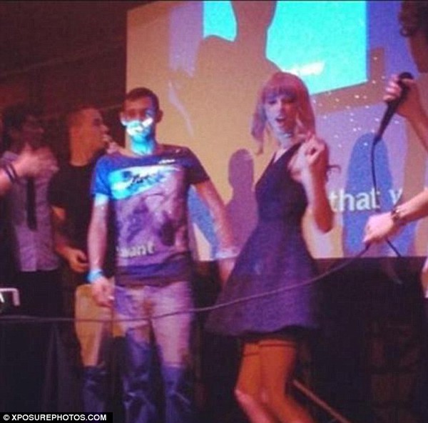 Taylor Swift công khai "mi" Harry Styles 4