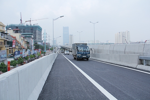 Ngắm đường tr&ecirc;n cao đầu ti&ecirc;n của thủ đ&ocirc; ng&agrave;y th&ocirc;ng xe 11