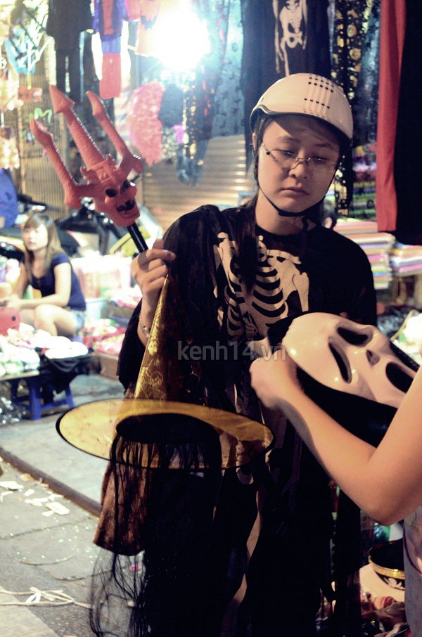 Không khí vắng vẻ giáp ngày Halloween 10