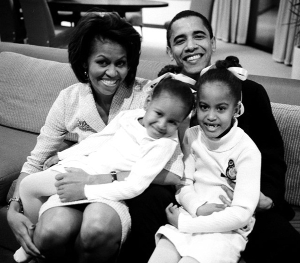 Cuộc hôn nhân hạnh phúc của Tổng thống Obama qua ảnh  2