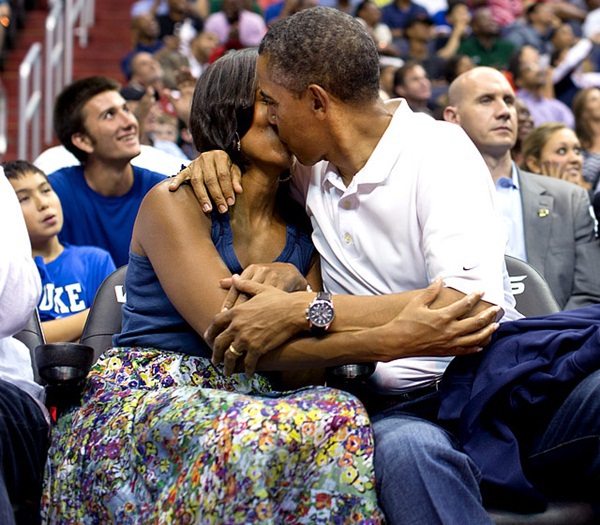 Cuộc hôn nhân hạnh phúc của Tổng thống Obama qua ảnh  14