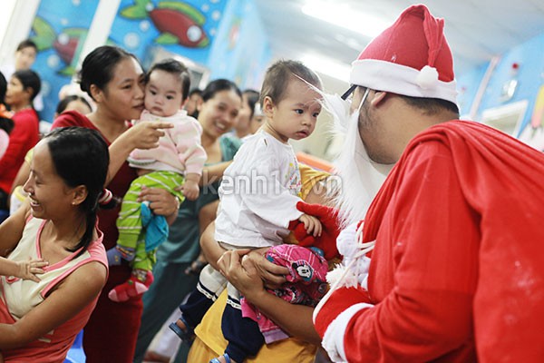 Nhiếp ảnh trẻ Đ&agrave; Nẵng h&oacute;a th&agrave;nh &ocirc;ng gi&agrave; Noel 1
