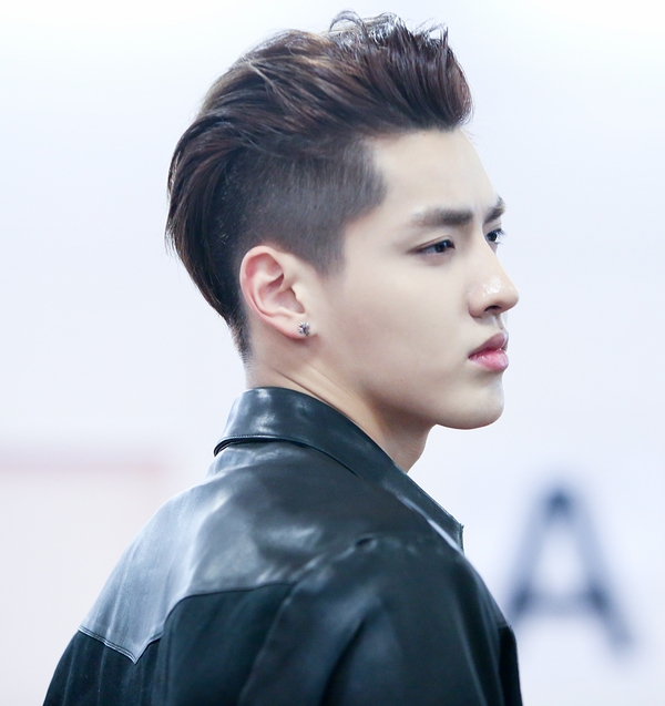 KRIS (EXO) nhờ Vu Chính nâng đỡ khi rời SM về Trung, KRIS 