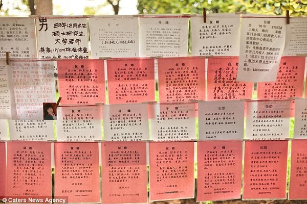 Cha mẹ đổ x&ocirc; đi "chợ mai mối" 8