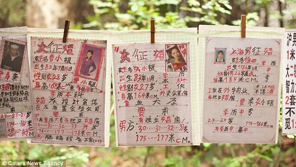 Cha mẹ đổ x&ocirc; đi "chợ mai mối" 2