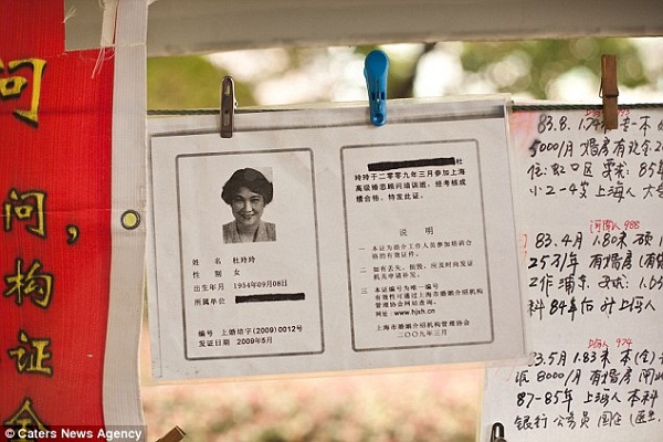 Cha mẹ đổ x&ocirc; đi "chợ mai mối" 5