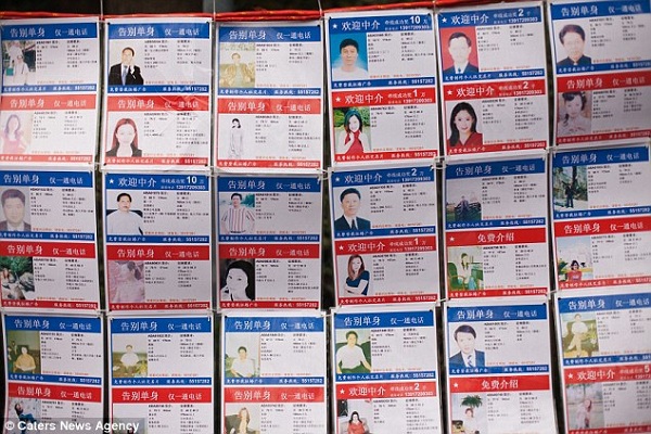 Cha mẹ đổ x&ocirc; đi "chợ mai mối" 6