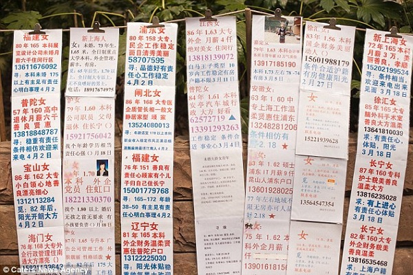 Cha mẹ đổ x&ocirc; đi "chợ mai mối" 7