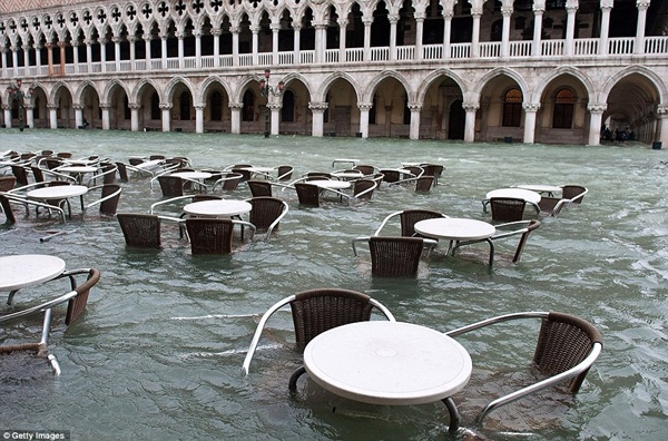  Venice vẫn "lãng mạn" trong mùa mưa lũ 1