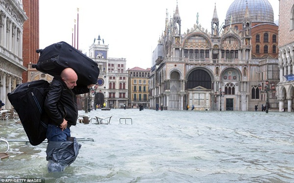  Venice vẫn "lãng mạn" trong mùa mưa lũ 7