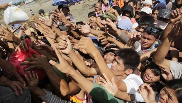 Phillipines: Đau lòng cảnh tượng người dân xin ăn sau bão Bopha 5
