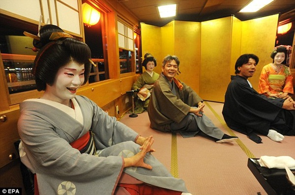 Cuộc sống của Geisha nam duy nhất ở Nhật  13