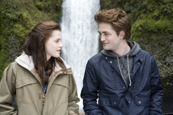 "Beautiful Creatures" đe dọa sẽ đánh bật "Twilight" 5