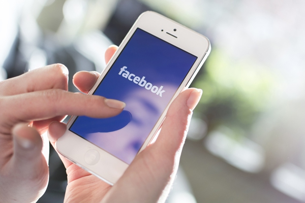 bigstock-Facebook-on-iPhone-60749489-d8ccb.jpg