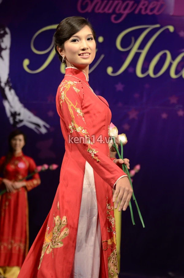 Nữ sinh duyên dáng đêm chung kết Miss Dược 2012 4