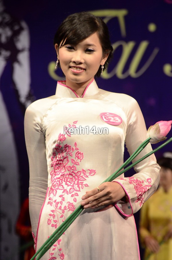 Nữ sinh duyên dáng đêm chung kết Miss Dược 2012 5