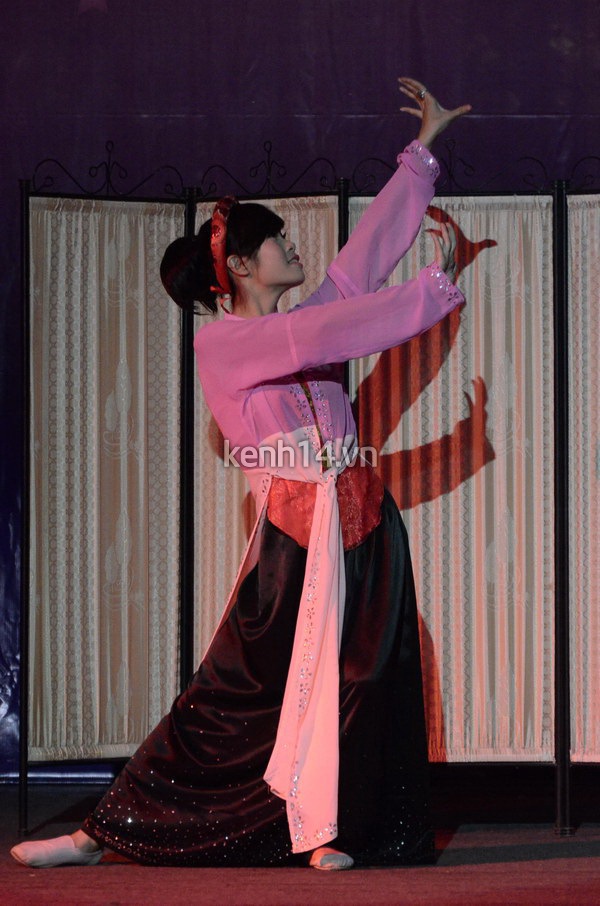 Nữ sinh duyên dáng đêm chung kết Miss Dược 2012 7