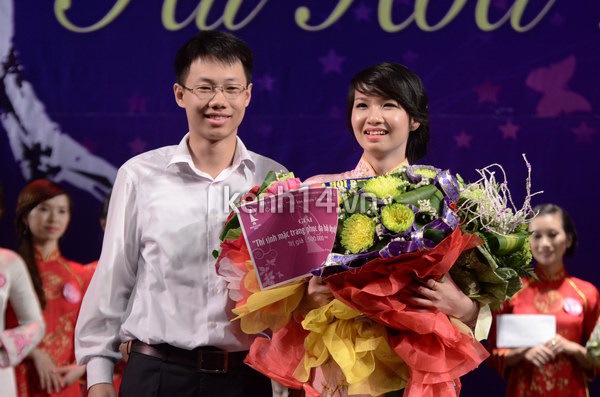 Nữ sinh duyên dáng đêm chung kết Miss Dược 2012 17