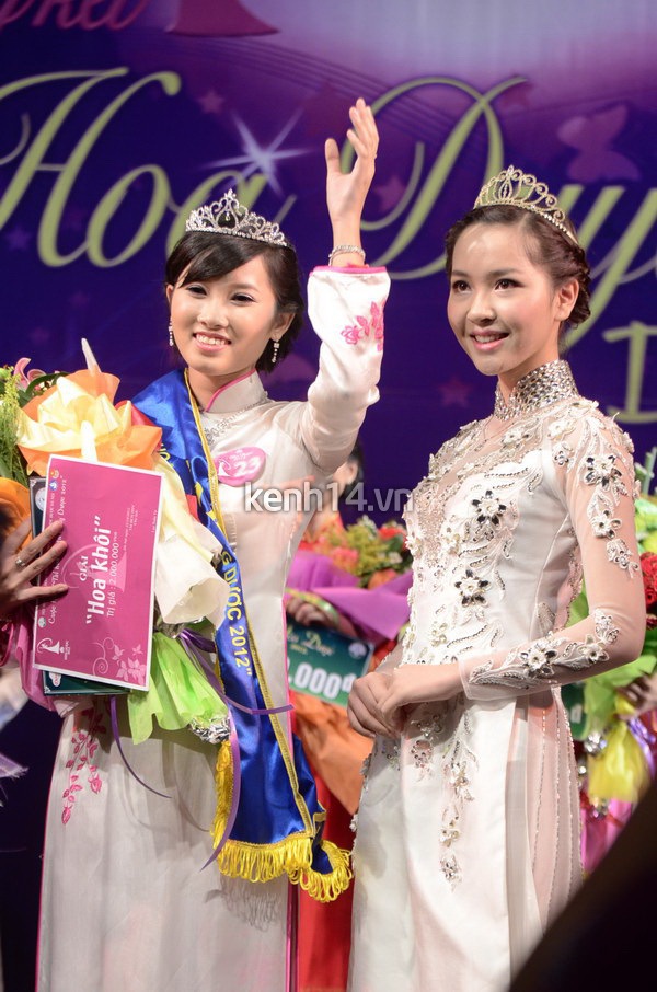 Nữ sinh duyên dáng đêm chung kết Miss Dược 2012 20