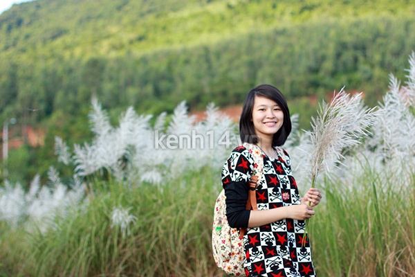 Giới trẻ Đà Nẵng mê tít chụp hình với hoa cỏ lau 4