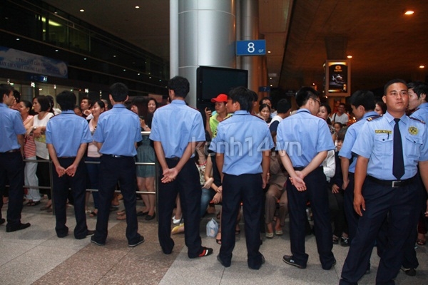 Fan Việt chờ tới khuya tại sân bay để đón Wonder Girls  8