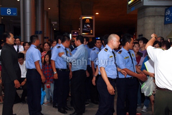 Fan Việt chờ tới khuya tại sân bay để đón Wonder Girls  13