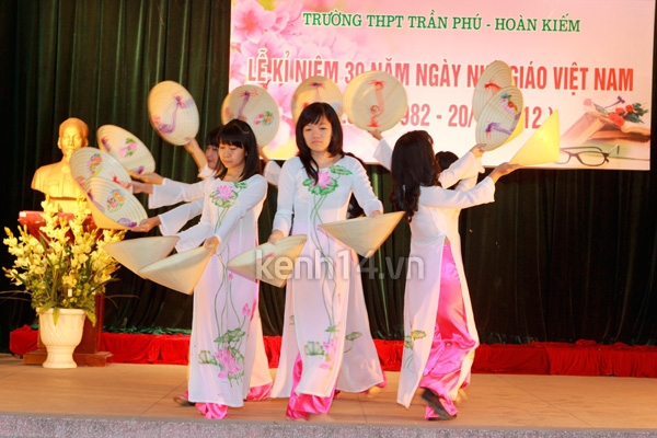 Teen Trần Phú và Kim Liên tưng bừng kỷ niệm ngày nhà giáo 4