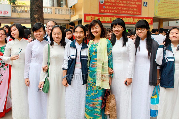 Teen Trần Phú và Kim Liên tưng bừng kỷ niệm ngày nhà giáo 15