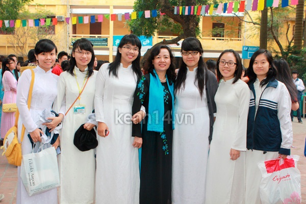Teen Trần Phú và Kim Liên tưng bừng kỷ niệm ngày nhà giáo 20