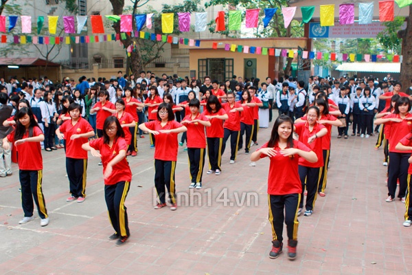 Teen Trần Phú và Kim Liên tưng bừng kỷ niệm ngày nhà giáo 16